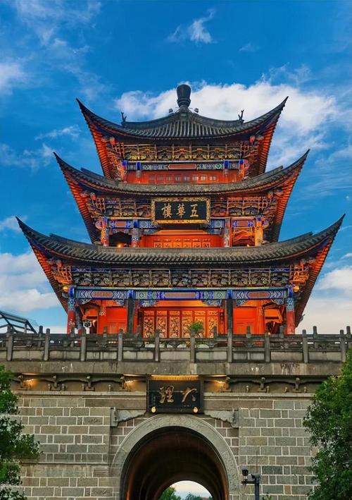 云南著名旅游景点？云南著名旅游景点大全？