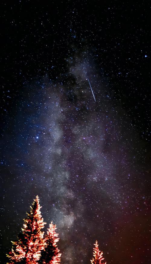 仙英座流星雨,英仙座流星雨很可能发生在几月份?-第4张图片-柯迪百科 仙英座流星雨,英仙座流星雨很可能发生在几月份?-第4张图片-柯迪百科