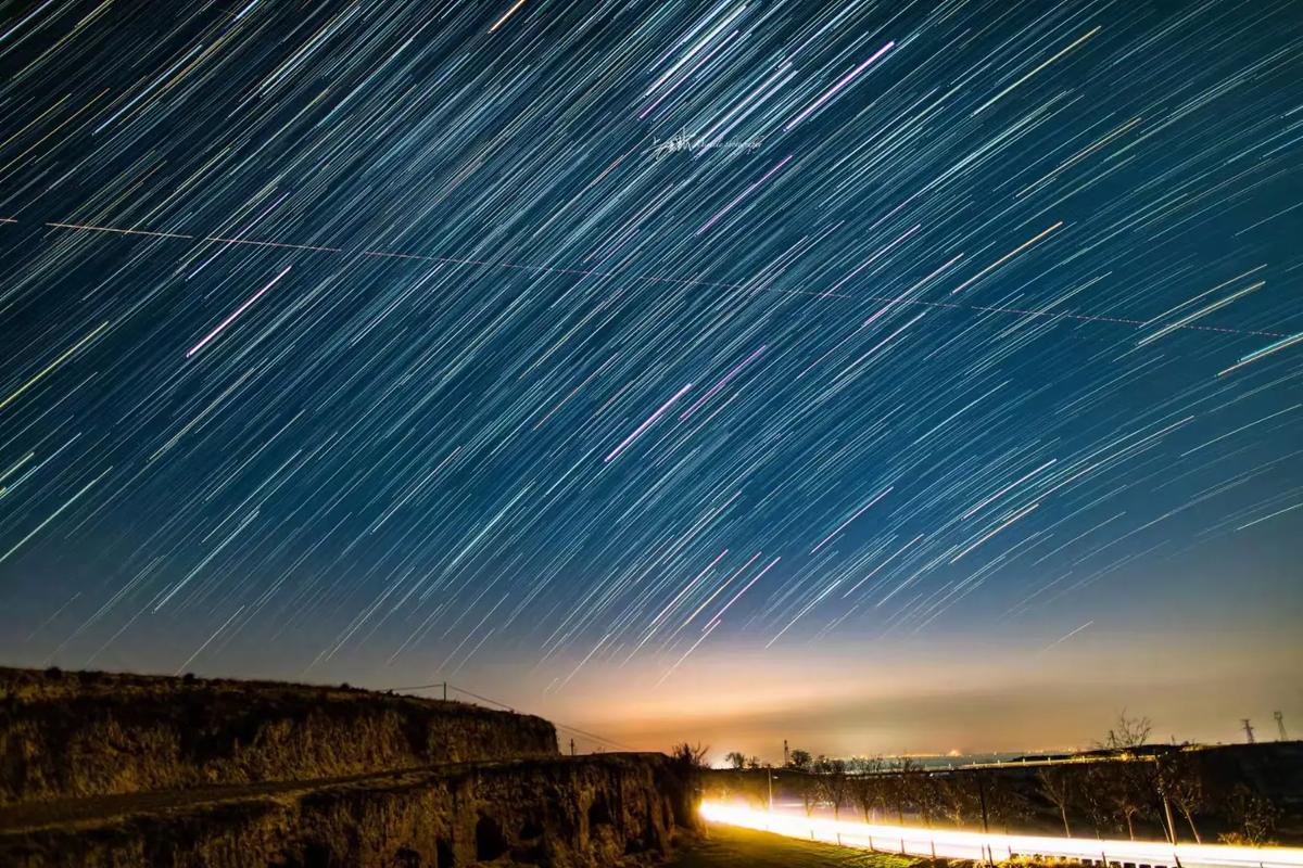 仙英座流星雨,英仙座流星雨很可能发生在几月份?-第7张图片-柯迪百科 仙英座流星雨,英仙座流星雨很可能发生在几月份?-第7张图片-柯迪百科