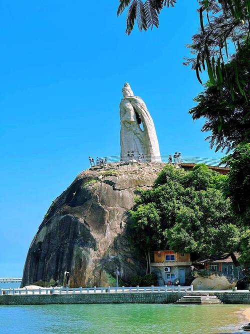 厦门旅游住哪里比较方便？厦门旅游住哪里比较方便?？